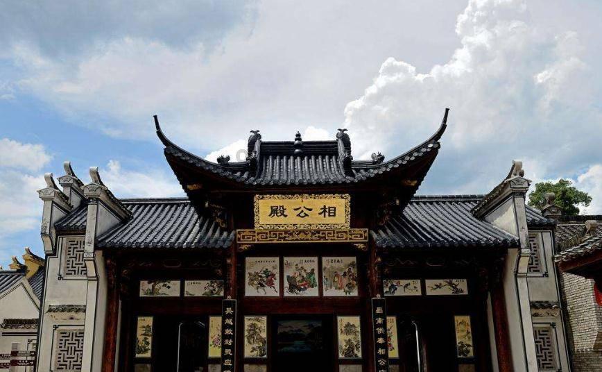 见证历史!他收藏火柴盒贴画四十余年 细心收藏十二万枚“火花”
